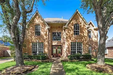 5919 Parkwood Place Sugar Land, TX 77479
