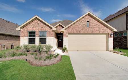 4611 Preservation Oaks Ln Fresno, TX 77545