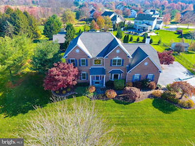 124 Knoll Dr Collegeville, PA 19426