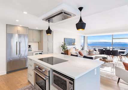 2135 Argyle Avenue #605 West Vancouver, BC V7V 1A5