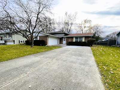 628 S 7th St West Dundee, IL 60118