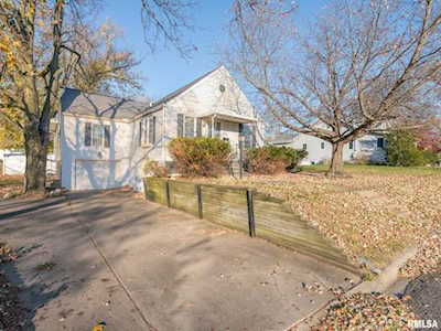 935 E Highland Place Peoria Heights, IL 61616