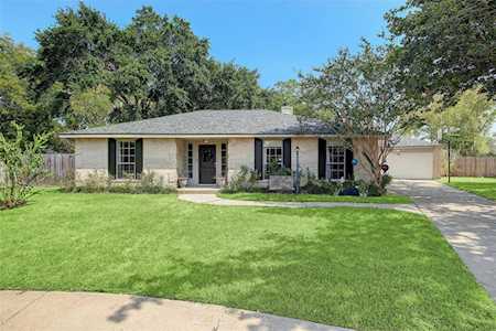 16311 Barcelona Dr Friendswood, TX 77546
