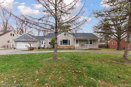 15934 Deering St Livonia, MI 48154