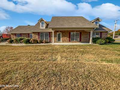 171 Willingham Dr Lenoir City, TN 37771
