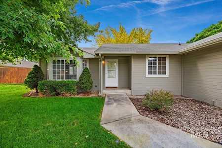 1715 E Oakcrest Dr Meridian, ID 83646