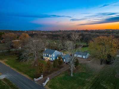 213 Spring Valley Rd Hendersonville, TN 37075