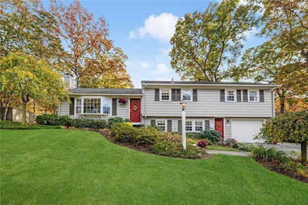 202 Maplewood Dr East Greenwich, RI 02818