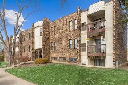 2212 Country Club Dr #22 Woodridge, IL 60517