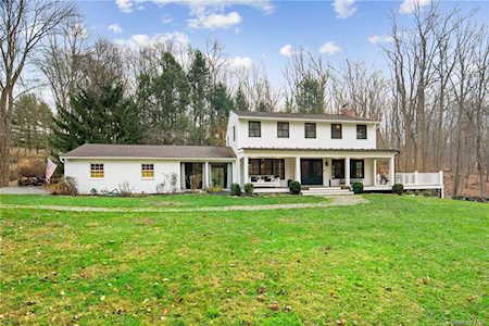 8 Maclean Dr Pound Ridge, NY 10576