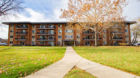 2230 S Goebbert Rd #446 Arlington Heights, IL 60005