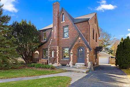 3323 N Biltmore Ave Peoria, IL 61604