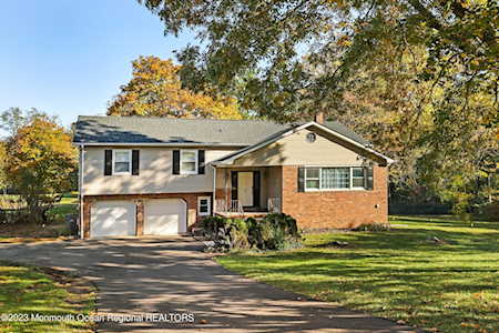 33 Hidden Stream Rd Freehold, NJ 07728