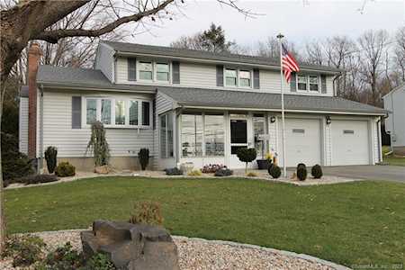 54 South Lamplighter Ln Newington, CT 06111