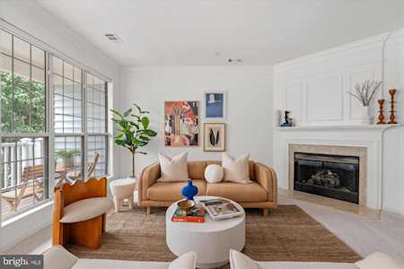 1714 Kingsgate Ct #302 Alexandria, VA 22302