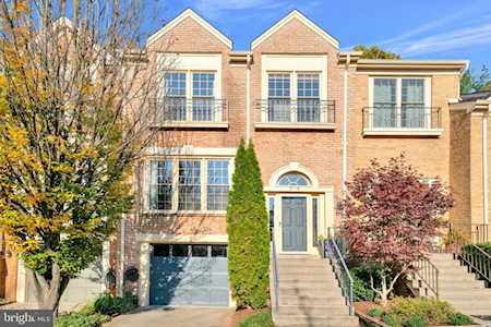 2118 Kings Garden Way Falls Church, VA 22043
