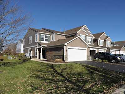 2452 Golf Ridge Circle #2452 Naperville, IL 60563