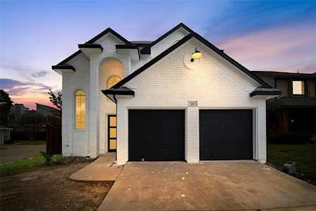 2801 Country Villa Circle Carrollton, TX 75006