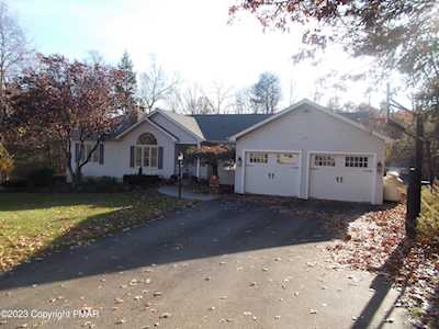 2104 Robinwood Terrace Scotrun, PA 18355