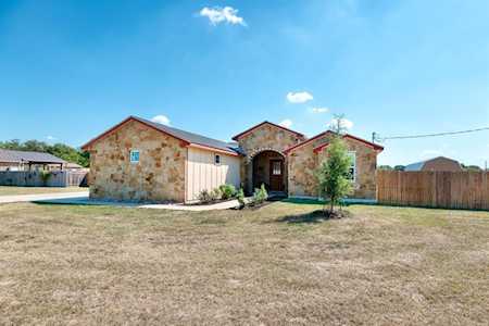 115 Grassy LN Elgin, TX 78621
