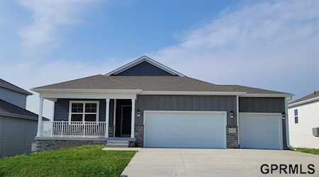 6408 Clear Creek St Papillion, NE 68157
