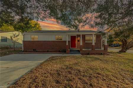 17 Scones Dr Hampton, VA 23666