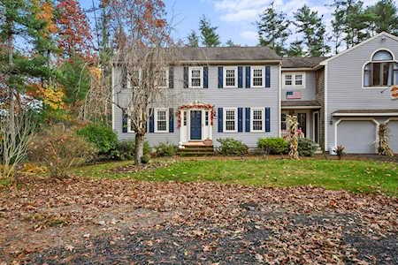 40 Holly Lane Bridgewater, MA 02324