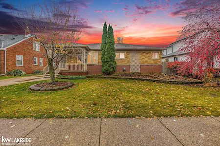22428 Harper Lake St Saint Clair Shores, MI 48080