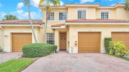 3247 NW 31st Ter Oakland Park, FL 33309