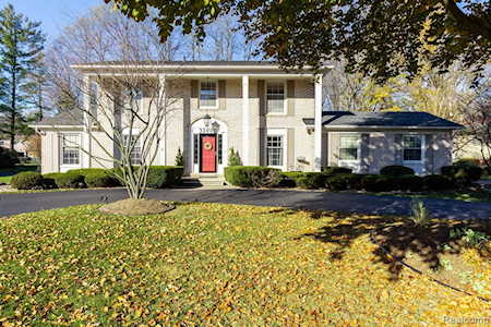 32000 Balmoral Dr Livonia, MI 48154