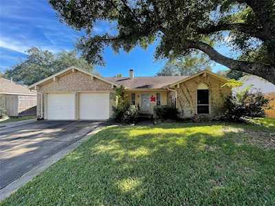 2703 Laurel Creek Way Pearland, TX 77581