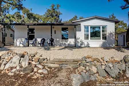 853 Eastview Dr Canyon Lake, TX 78133