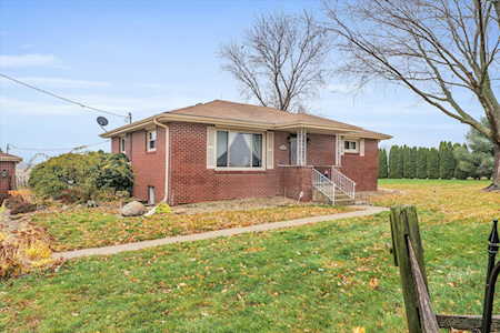 506 W Center St Bellflower, IL 62174
