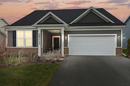 28W712 Trillium Dr Winfield, IL 60190