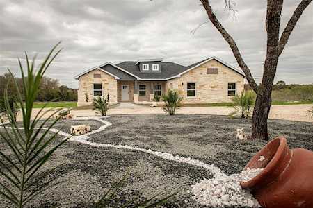 561 Lower Elgin RD Elgin, TX 78621