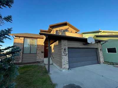 240 Macewan Glen Place NW Calgary, AB T3R 0C5