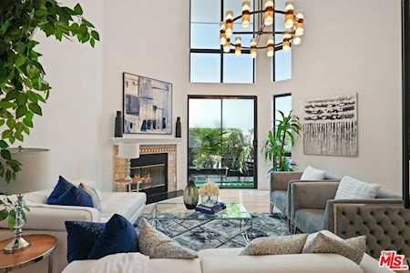 12000 Goshen Ave #106 Los Angeles, CA 90049