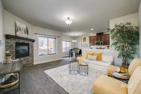 460 E 51st St. Garden City, ID 83714