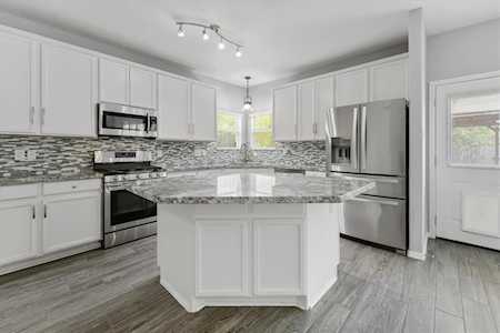 1077 Shadow Glenn Dr Conroe, TX 77301
