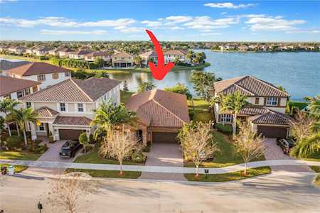 8661 Lakeside Bnd Parkland, FL 33076