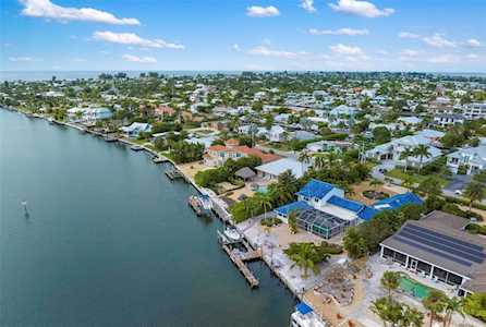 533 Key Royale Dr Holmes Beach, FL 34217