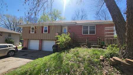 18103 E Cheyenne Dr Independence, MO 64056