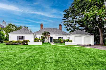 632 Shore Acres Dr Mamaroneck, NY 10543