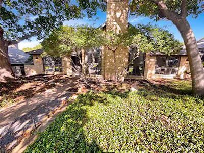 8911 Gunnison Drive Dallas, TX 75231