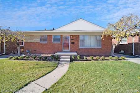 21819 Schroeder Ave Eastpointe, MI 48021