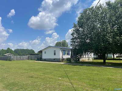 584 Hillsboro Circle New Market, AL 35761