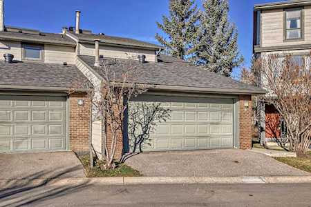 185 Woodridge Dr SW #6 Calgary, AB T2W 3X7