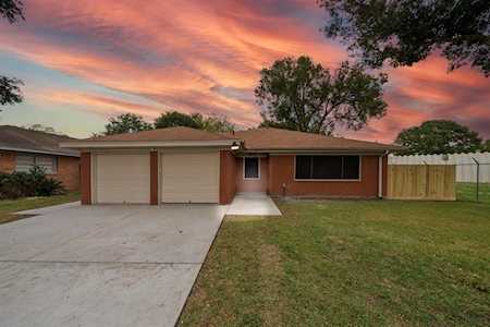 1811 Easthaven Dr Pasadena, TX 77506