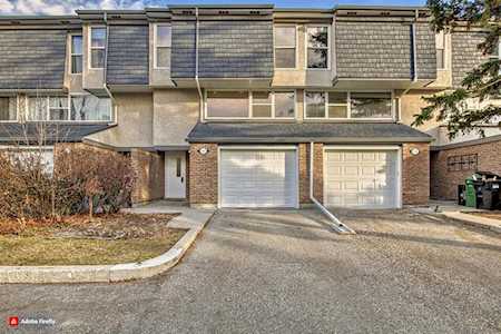 394 Brae Glen Crescent SW Calgary, AB T2W 1B6