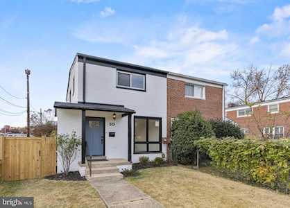 10 E Taylor Run Parkway Alexandria, VA 22314